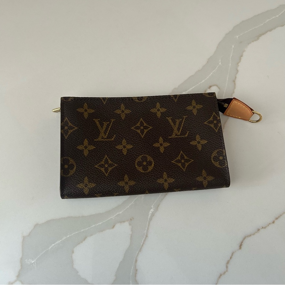 Louis Vuitton monogram bucket pochette